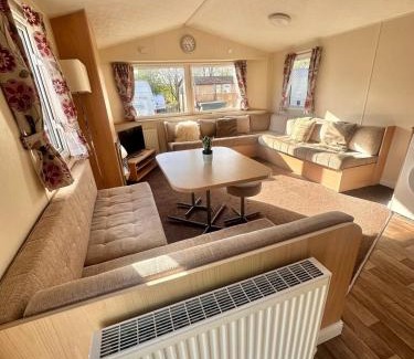 Glasgow Appartement | Two Bedroom Willerby Caravan Located in Uddingston, Glasgow at Maryville Caravan Site
