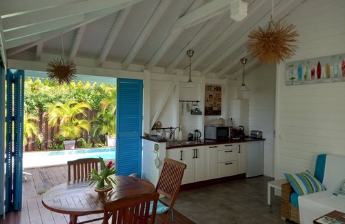 Saint-Louis Maison | Deux bungalows nichés dans un jardin tropical avec piscines privées et vue mer