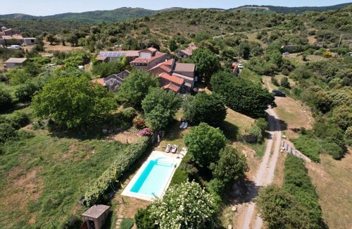 Pardailhan Maison | deux maisons de caractère dans un hameau avec piscine et grand jardin