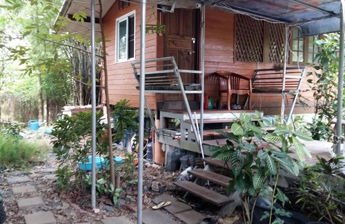 Laem Klat Maison | Deux cottages climatisés pratiques dans une ferme fruitière avec durian, mangoustan