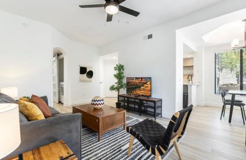 Pinnacle Peak Appartement | TWO CozySuites at Kierland Commons with pool