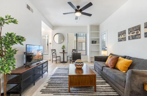 Pinnacle Peak Appartement | TWO CozySuites at Kierland Commons with pool
