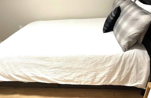 Northeast Maison | Two DC Rowhouses Large Groups Sleeps 21