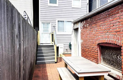 Northeast Maison | Two DC Rowhouses Large Groups Sleeps 21
