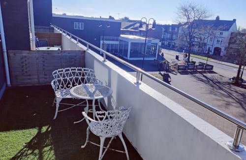 Kenilworth Appartement | Two Floor Flat in Town Center
