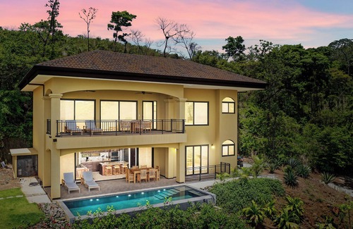 Coco Maison | Two King Suites - Ocean Views - Private Pool