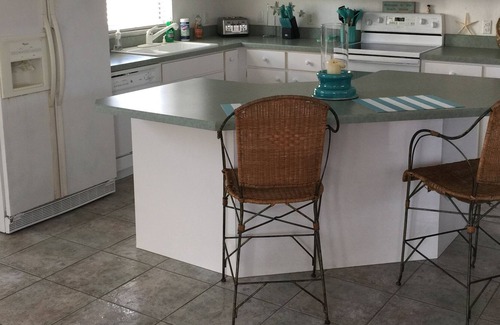 Boardwalk Cottage | Two minutes from the beach