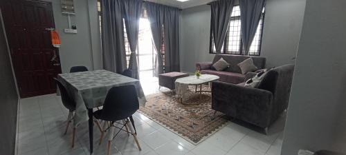 Kampong Raja Maison | Two One Homestay