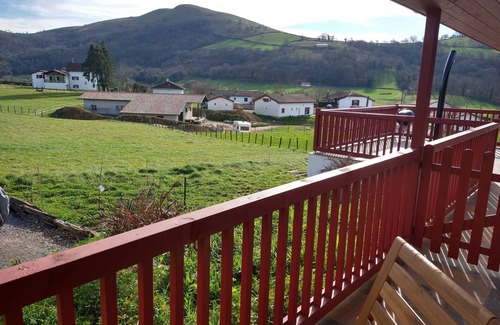 Bustince-Iriberry Appartement | Studio Adèle 2 pers avec vue sur les Pyrénées à 7km de Saint-Jean-Pied-de-Port