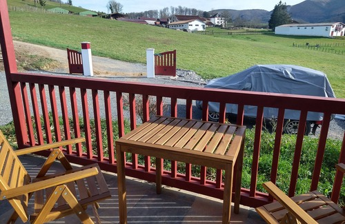 Bustince-Iriberry Appartement | Studio Adèle 2 pers avec vue sur les Pyrénées à 7km de Saint-Jean-Pied-de-Port