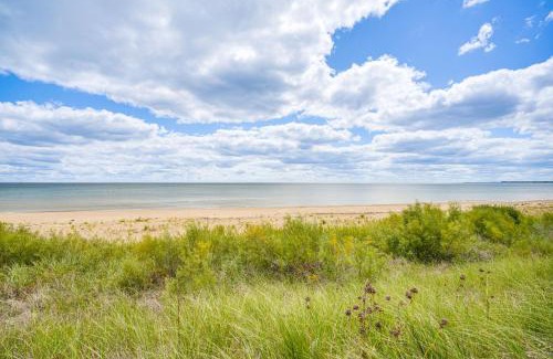 Two Rivers Maison | Two Rivers Thiede House - Walk to Lake Michigan!
