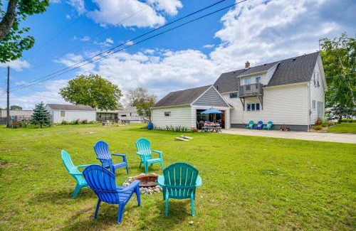 Two Rivers Maison | Two Rivers Thiede House - Walk to Lake Michigan!