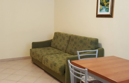 Viserbella Appartement | SUITE DEUX PIECES N ° 5, A 20 METRES DE LA MER, MEUBLEE AVEC PARKING PRIVE.