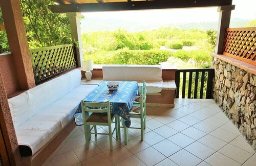 Golfo di Marinella Appartement | Rez-de-chaussée deux pièces à 100 mètres de la plage et établissement avec bar-restaurant