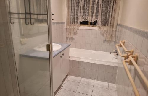Clayton South Maison | Two separate rooms at 34 Clarevale