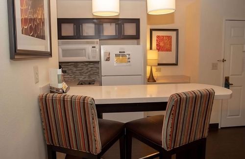 Vance Jackson Appartement | TWO Spacious 1BR Suite with Pool & Full Kitchen! Relaxing and Comfortable!