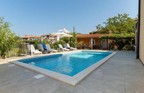 Nedescina Maison | Two Stone Houses Iva