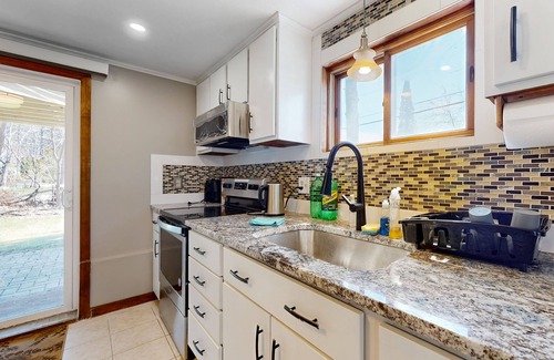 Sandown Maison | Two-story dog-friendly home with a lake view, deck, gas grill