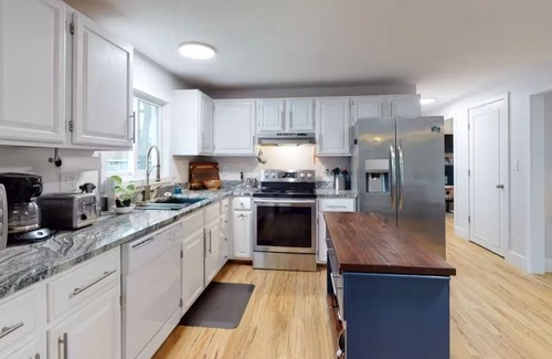 Alton Bay Maison | Two updated lakefront homes - dock with boat slip, game room, & screened porch