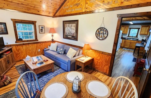Quitman Cabine | TX HICKORY HIDEOUT CABIN: Spiritual Retrt, Country Resort for Rest & Restoration