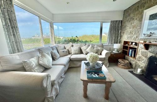 Trearddur Bay Appartement | Ty Bychan- Sea Views- Pet Friendly-Secure Garden-4 Bed