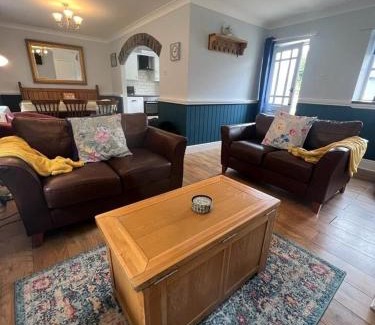 New Quay Maison | Ty Canol - Family Friendly Peaceful Cottage