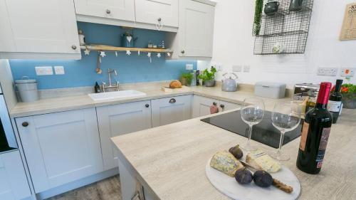 Llanddaniel Fab Maison | Ty Coets