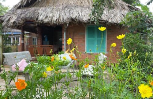 Ben Cau Chalet De Ski | Ty Phu Miet Vuon Homestay - Entire Bungalow