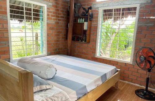 Ben Cau Chalet De Ski | Ty Phu Miet Vuon Homestay - Entire Bungalow