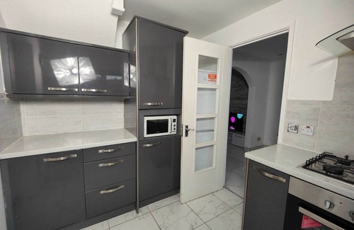 Erdington Maison | Tyburn House, Birmingham B24 with FREE Parking and FREE WiFi