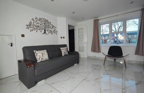 Erdington Maison | Tyburn House, Birmingham B24 with FREE Parking and FREE WiFi