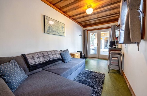 Skykomish Cabine | Tye River Container Cabin - Skier's Retreat