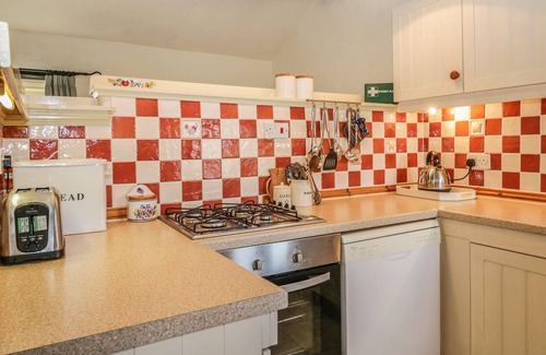 Burton Cottage | TYEE COTTAGE, country holiday cottage in Burton-In-Kendal