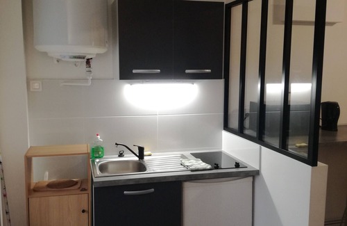Courlancy Appartement | Appartement de Type 2 entièrement équipé pour un séjour agréable.