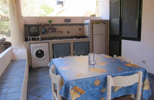 Vulcanello Appartement | Maison éolienne typique avec jardin, Vulcano, îles Éoliennes.