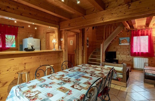 Etobon Cottage | Chalet typique avec cheminée, balades et pêche aux Vosges, WiFi inclus