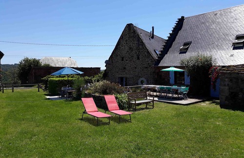 Correze Maison | Grange corrézienne typique en pierre au sein d'une nature préservée
