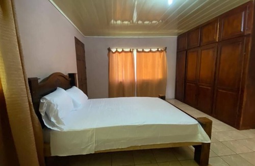 Mogote de Bagaces Maison | Typical Costa Rican Large & Rustic Home