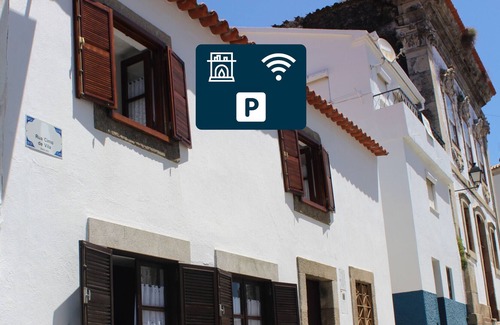 Provesende Cottage | Maison typique de la région viticole du Douro à Sabrosa, by iZiBookings