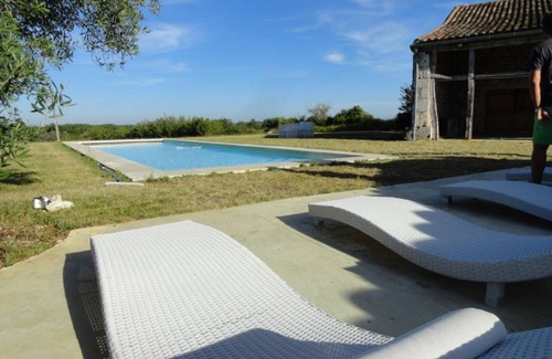 Cieurac Maison | Maison typique ,spacieuse,Piscine privée,grand jardin.