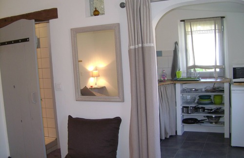 Apt Cottage | GITE TYPIQUE PROVENCAL POUR 2 PERSONNES AVEC JARDIN ET PISCINE