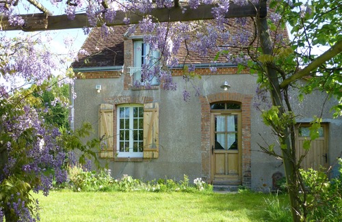 Gy-en-Sologne Maison | Maison typique Solognote rénovée dans un cadre fleuri et arboré