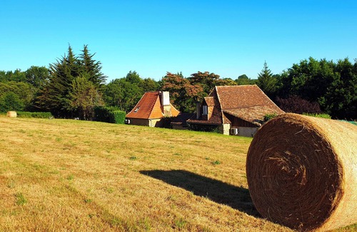 Clermont-d'Excideuil Maison | La Grande Maison -Maison en pierre typique avec piscine en pleine nature
