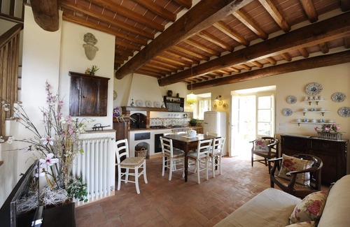 Villabuona Villa | Maison toscane typique. Grande vue sur Lucca. Parc / jardin privé.WIFI.