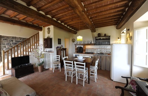 Villabuona Villa | Maison toscane typique. Grande vue sur Lucca. Parc / jardin privé.WIFI.