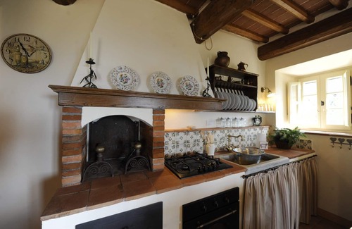 Villabuona Villa | Maison toscane typique. Grande vue sur Lucca. Parc / jardin privé.WIFI.