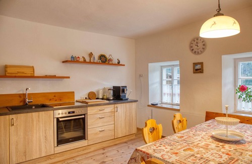 Anras Maison | Typisches Tiroler Haus mit Großem Garten, Sauna, Bergblick nah an den Skipisten