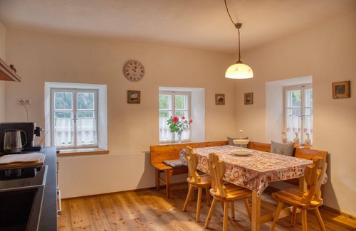 Anras Maison | Typisches Tiroler Haus mit Großem Garten, Sauna, Bergblick nah an den Skipisten