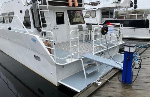 Vaaksy Location De Bateaux | Tyylikäs jahti Vääksyn kanavan lähellä