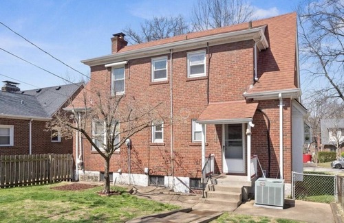 University City Maison | U-City Walkable Gem--Travel Nurses Close to BJC/Wash U